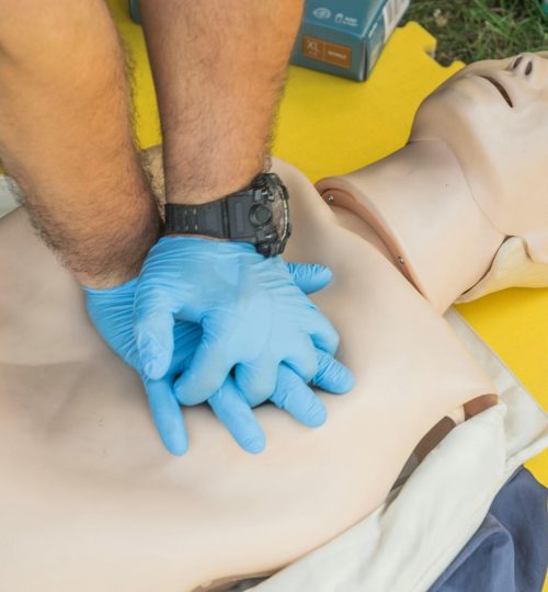 CPR First aid Cardiopulmonary resuscitation adult Pierwsza pomoc ratowanie życia